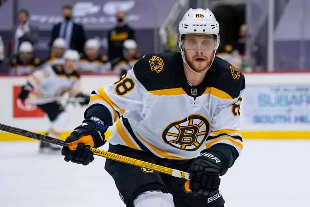 The best NHL PrizePicks projections for Thursday night include David Pastrnak and Brad Marchand plays with the Bruins facing the Canadiens