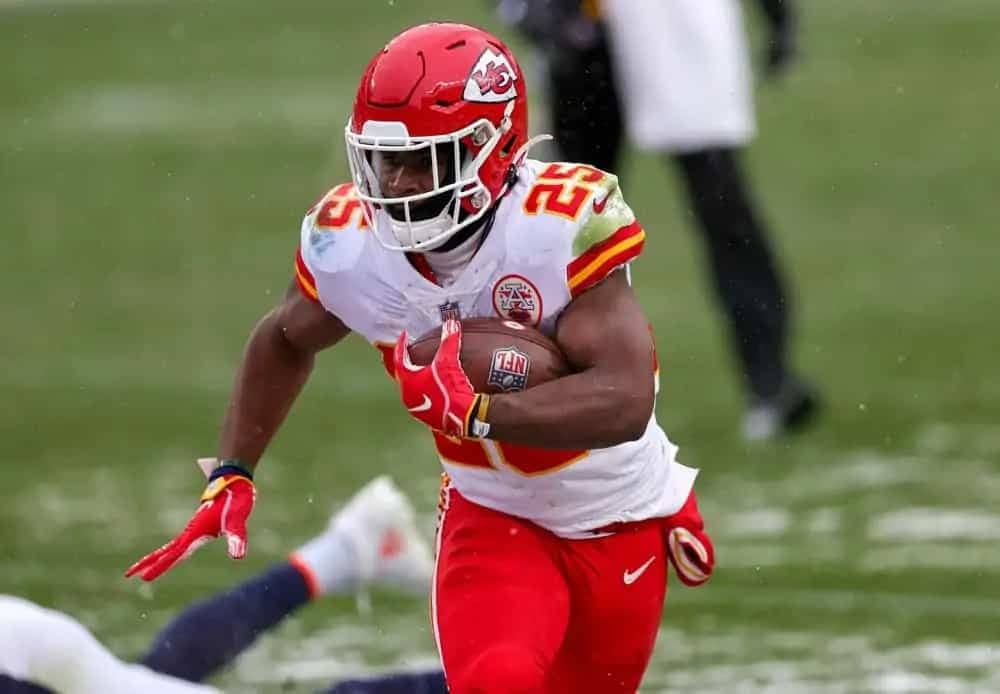 NFL picks, predictions for Week 11: Chiefs escape Chargers again