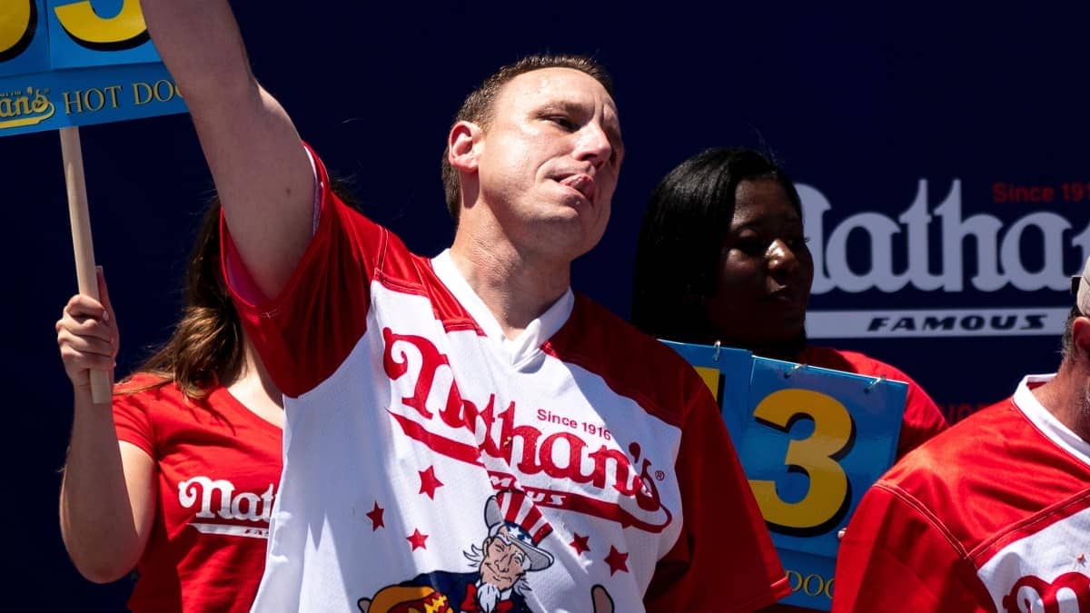 2023-nathans-hot-dog-eating-contest joey-chestnut