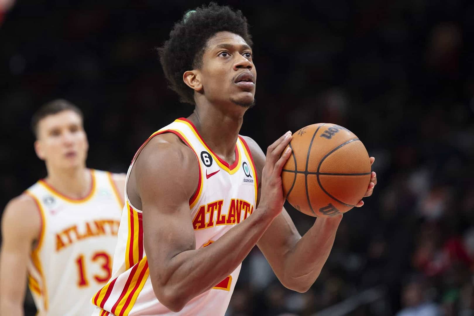 Josh Engleman provides his expert NBA PrizePicks picks and predictions today, including a look at Deandre Ayton and De'Andre Hunter.