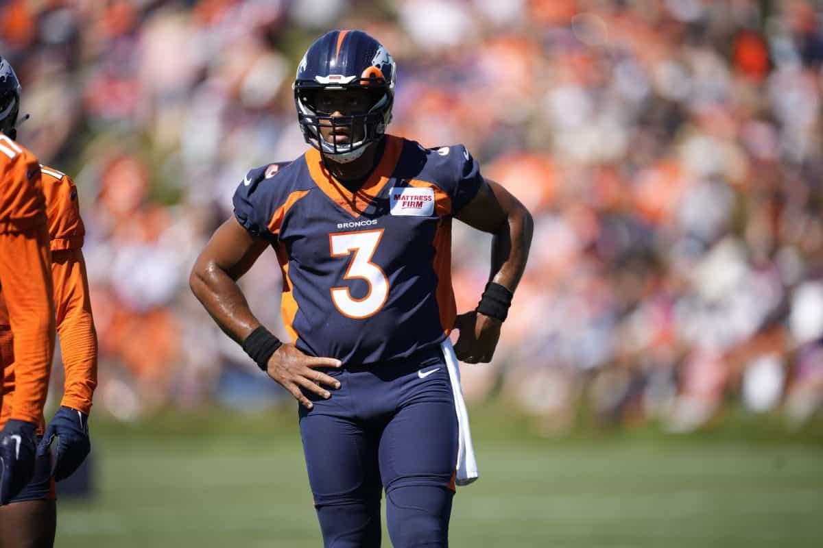 Broncos QB Russell Wilson injures hamstring in loss to Chargers on