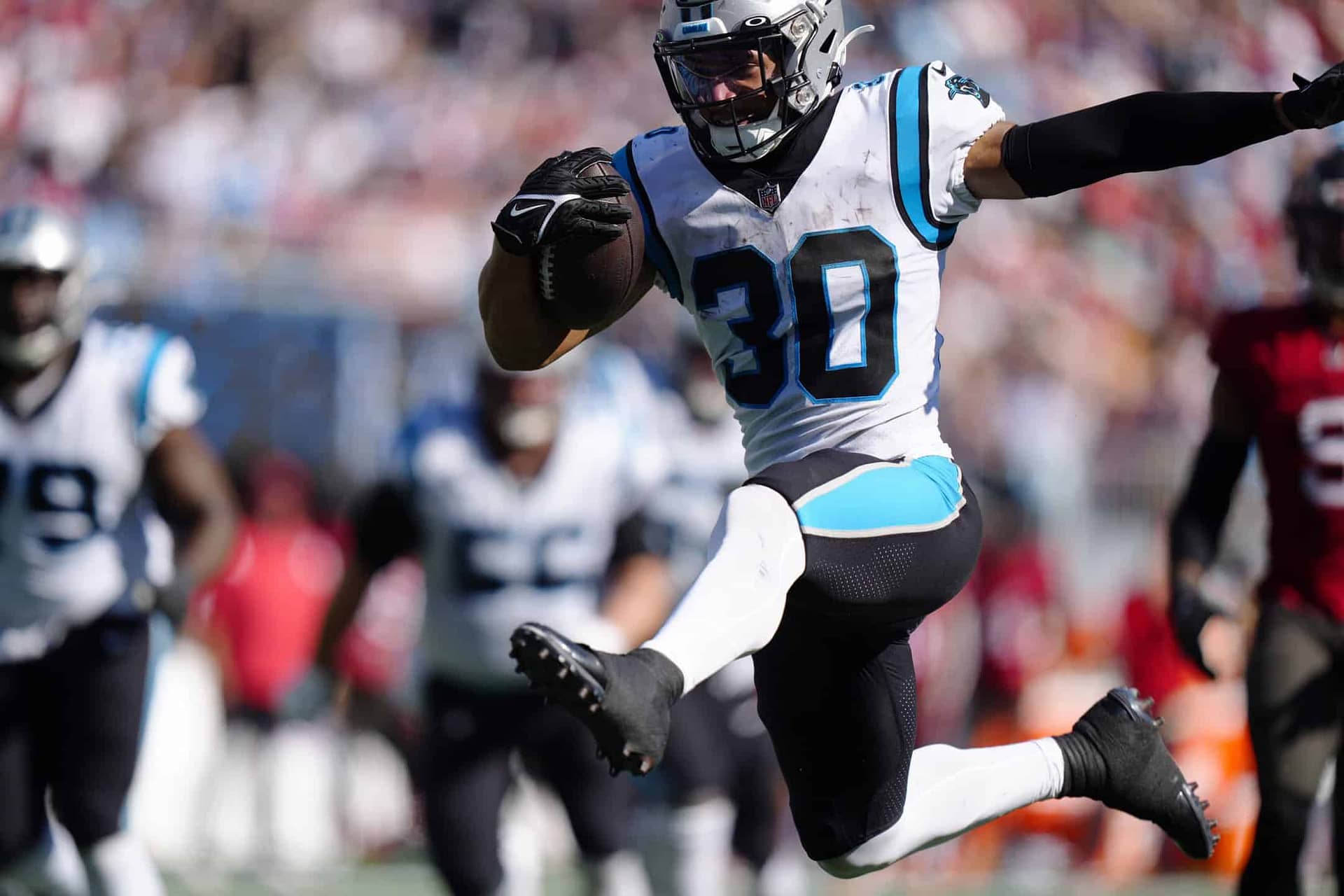 How To Treat Panthers RBs D'Onta Foreman, Chuba Hubbard as Fantasy Football  Waiver Wire Targets