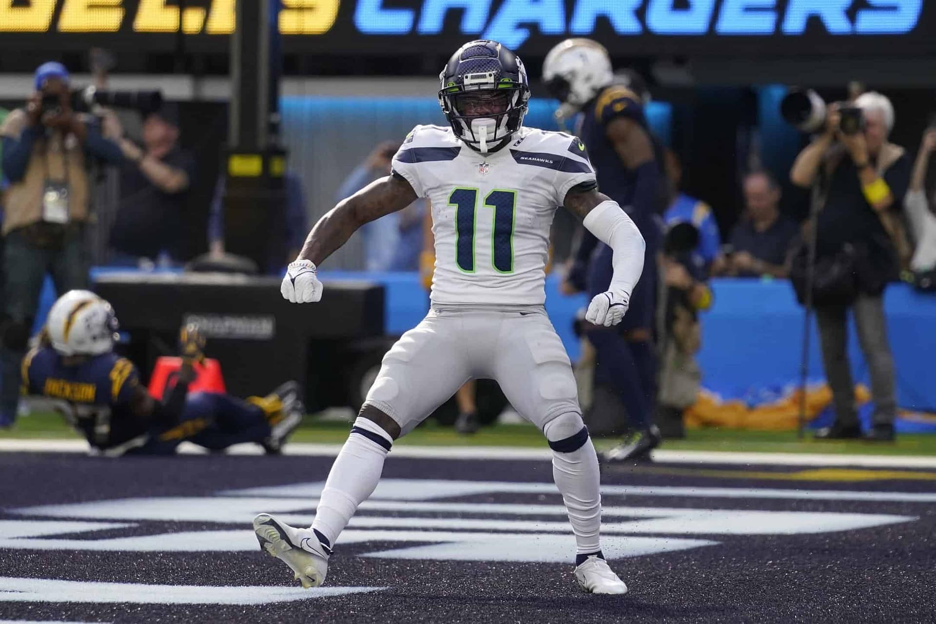 NFL Week 9 Player Prop Bet Picks & Predictions: Seahawks vs. Cardinals  (2022)