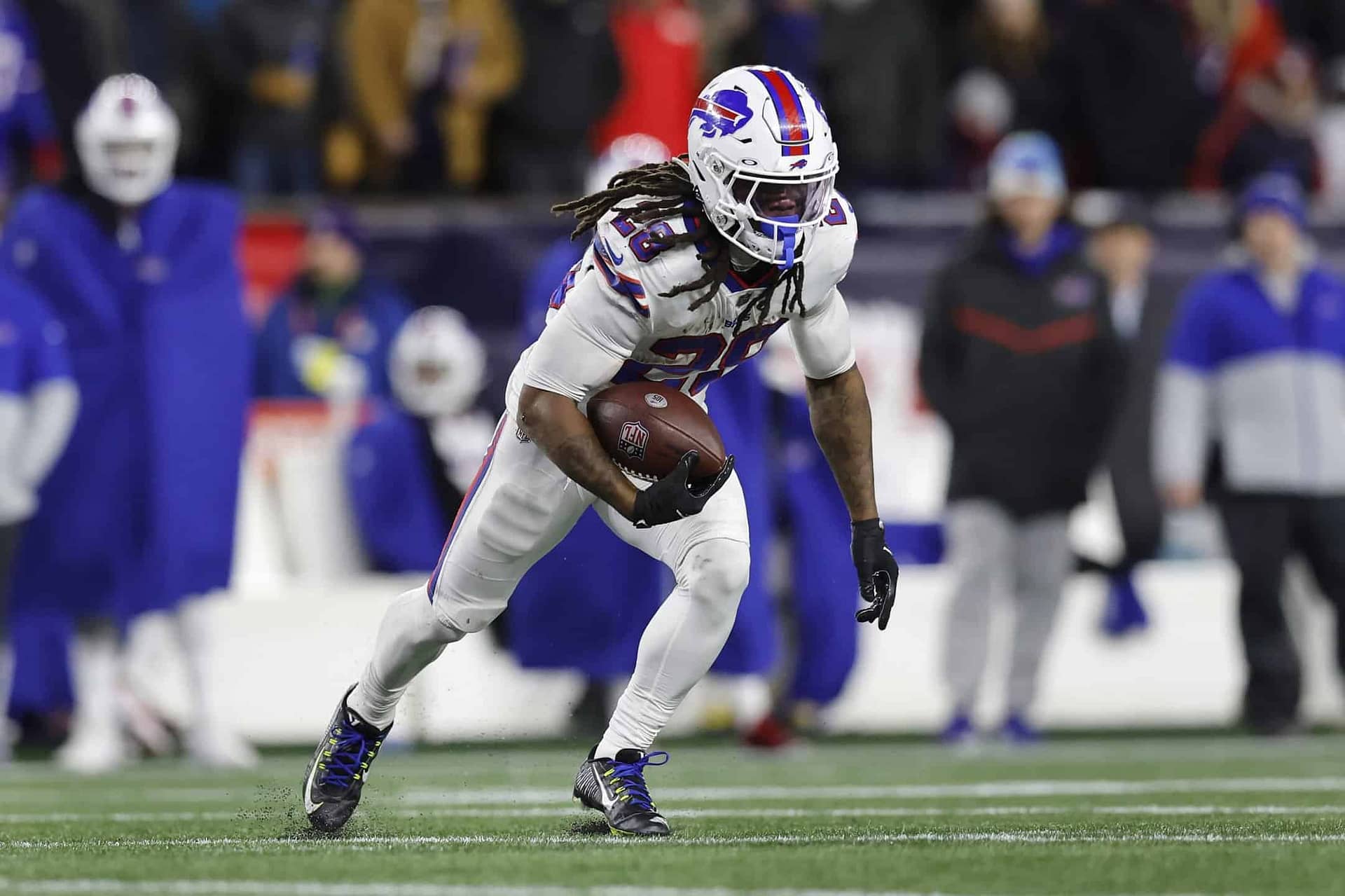 Buffalo Bills running back James Cook (28) runs the ball against the New  York Jets in